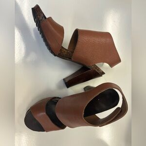 Kenneth Cole Reaction Brown Leather Heels